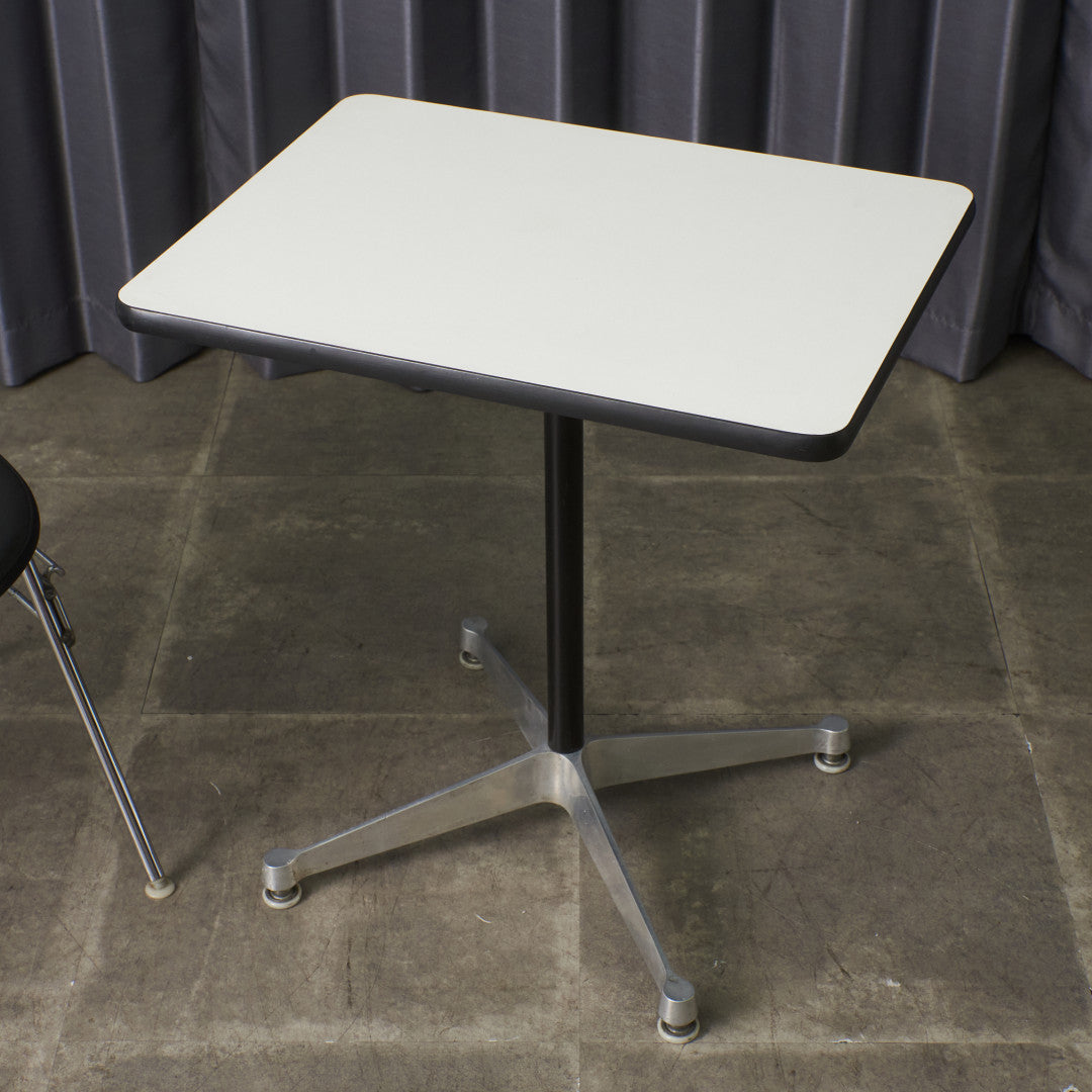 イームズ コントラクトベース テーブル