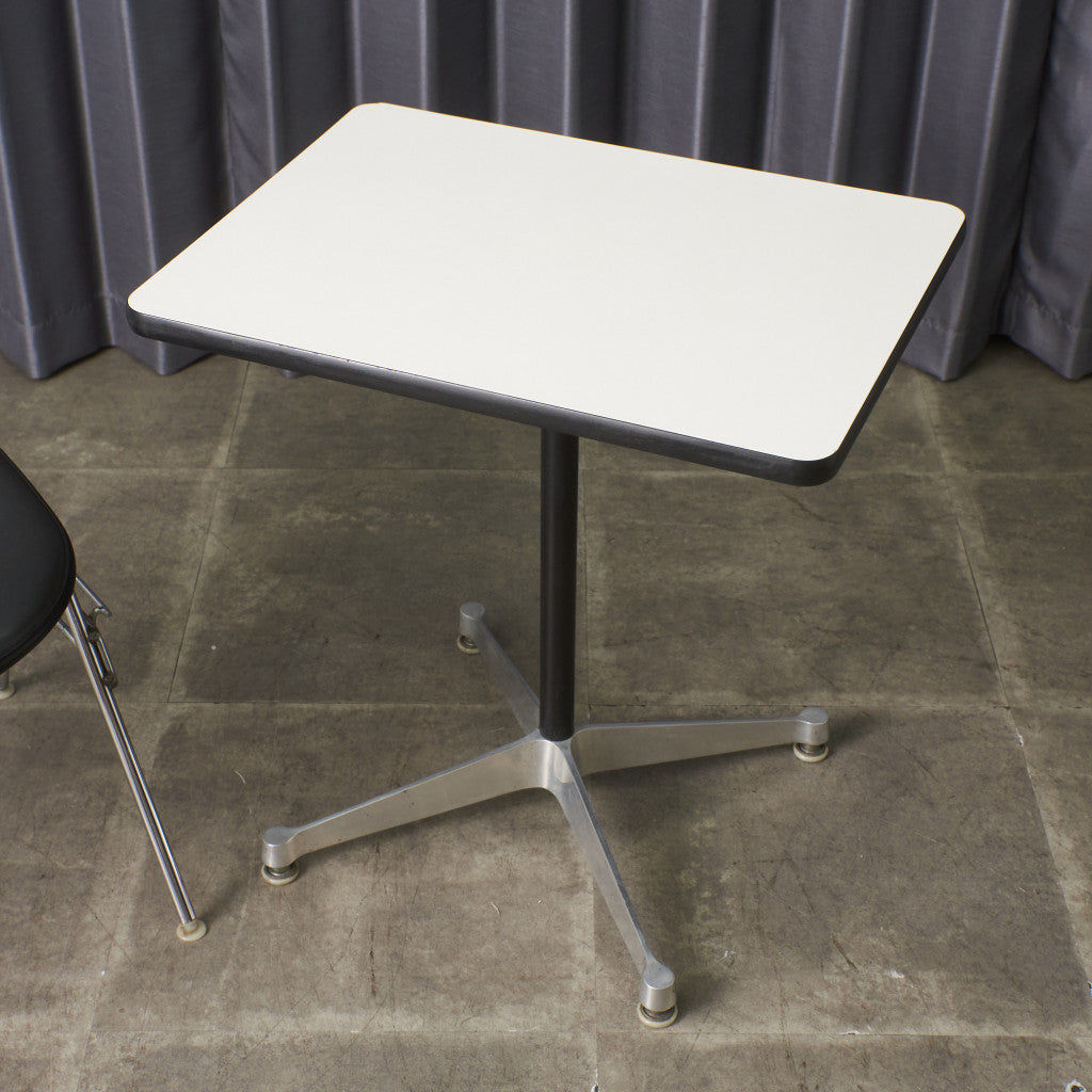 イームズ コントラクトベース テーブル