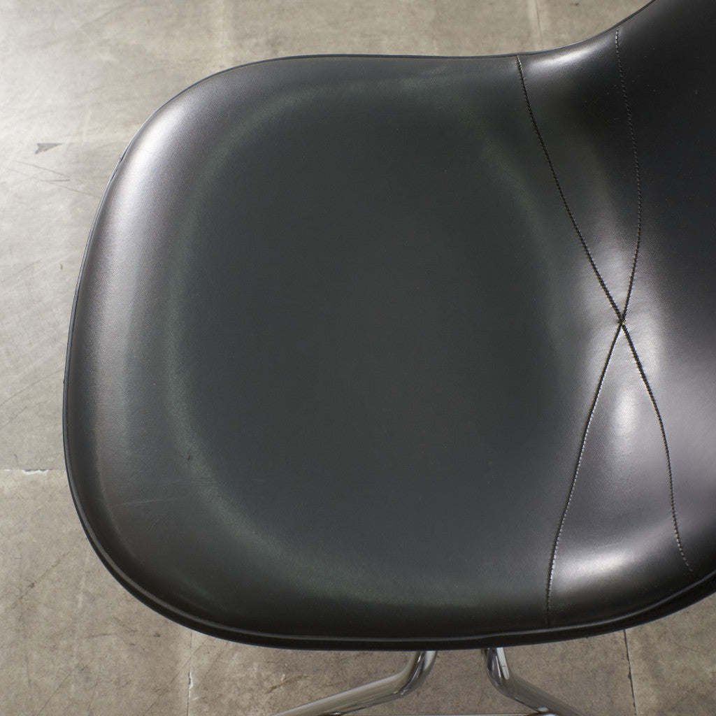 サイドシェルチェア スタッキングベース