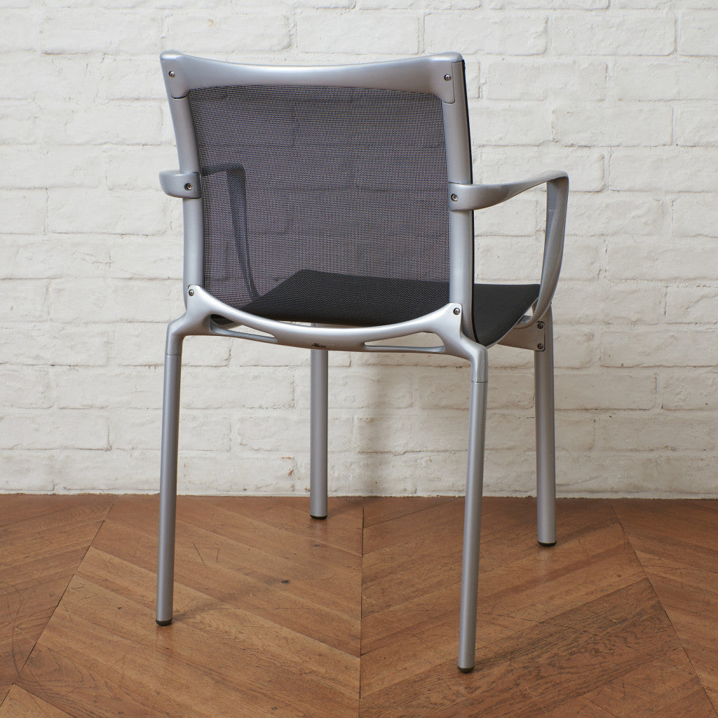 HIGH FRAME スタッキング アームチェア