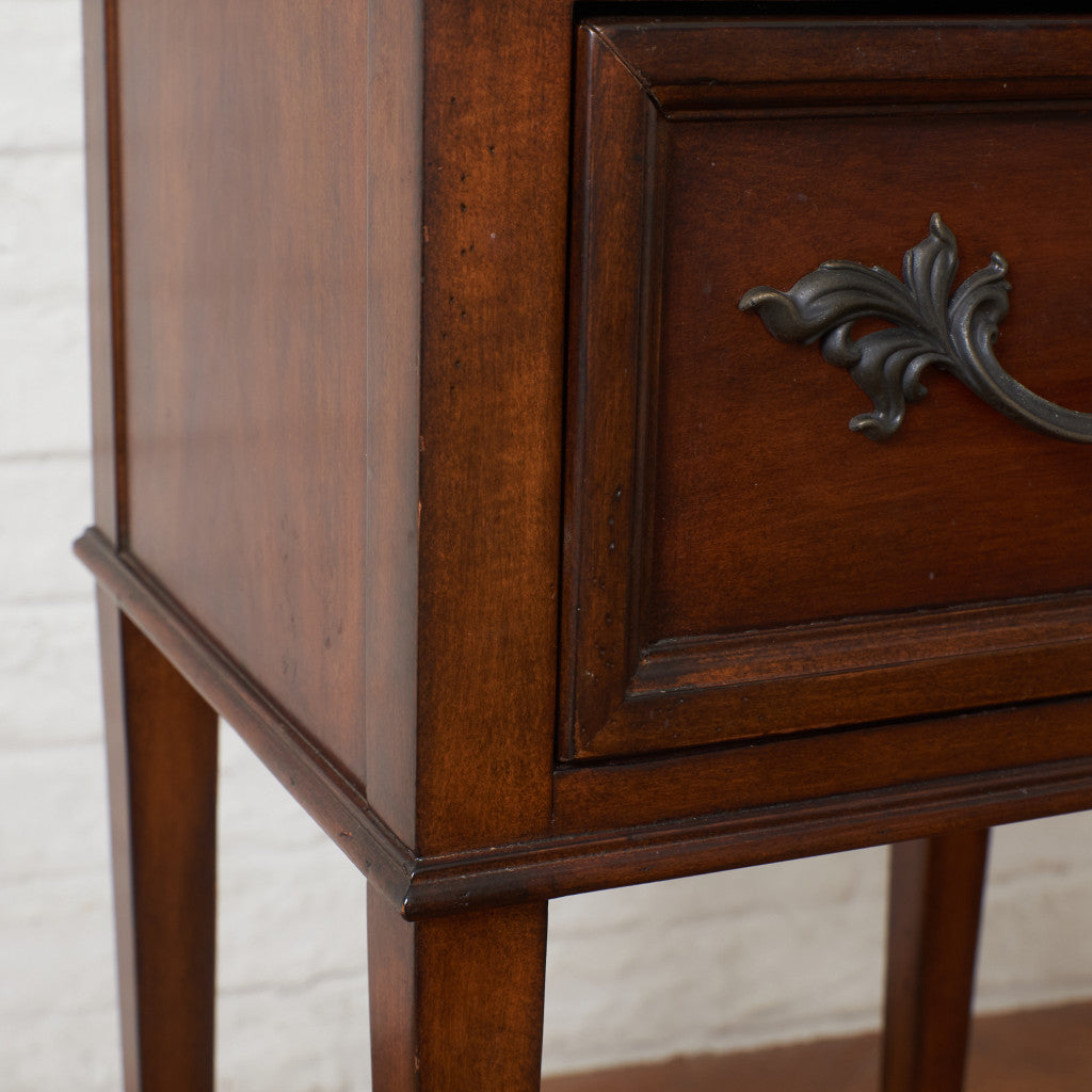 サイドテーブル