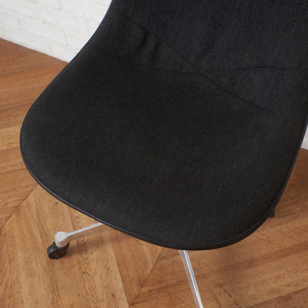 サイドシェルチェア  コントラクトキャスターベース