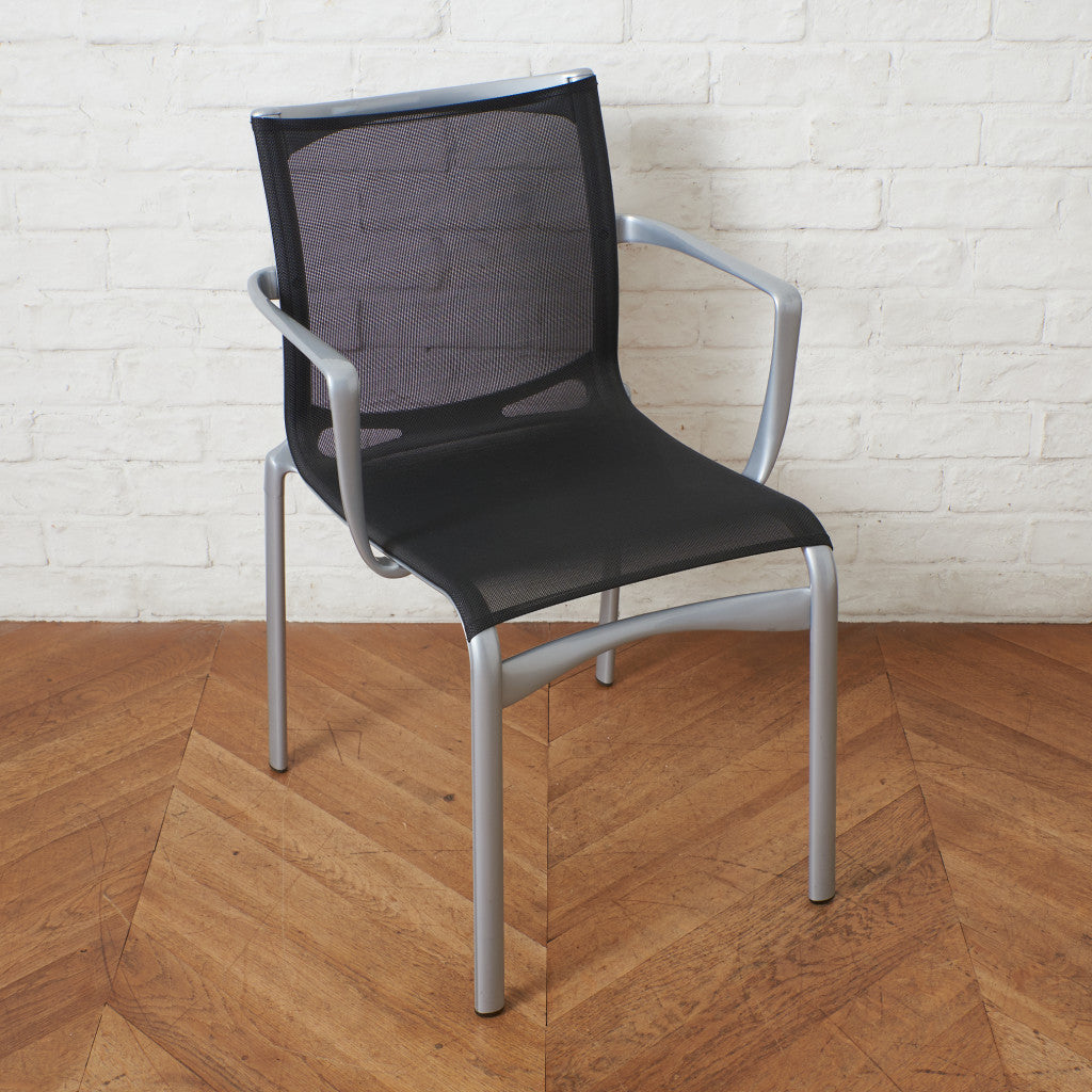 HIGH FRAME スタッキング アームチェア