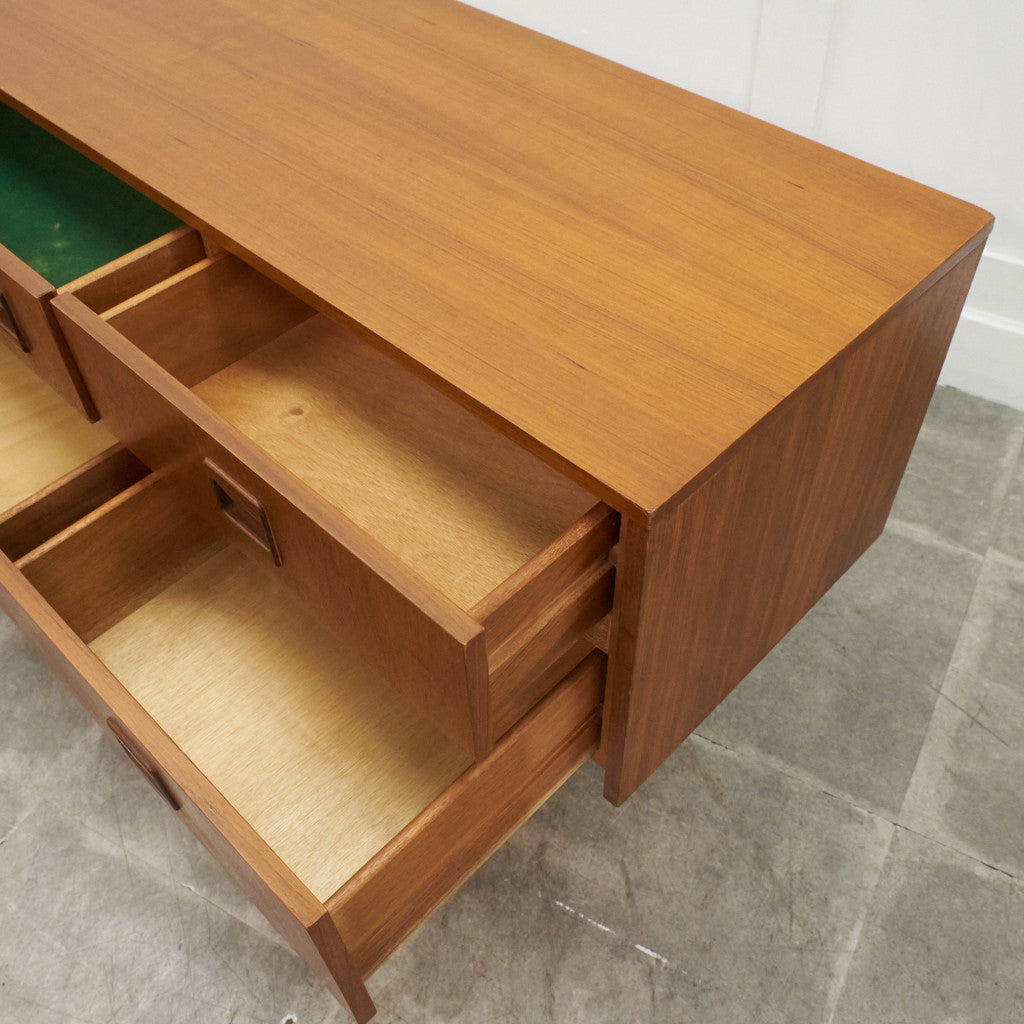 イギリスヴィンテージ サイドボード