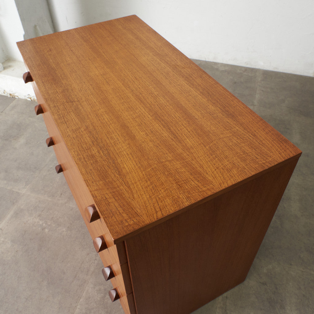 英国ヴィンテージ 4段チェスト