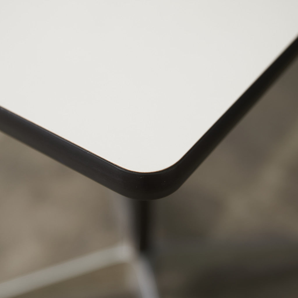 イームズ コントラクトベース テーブル