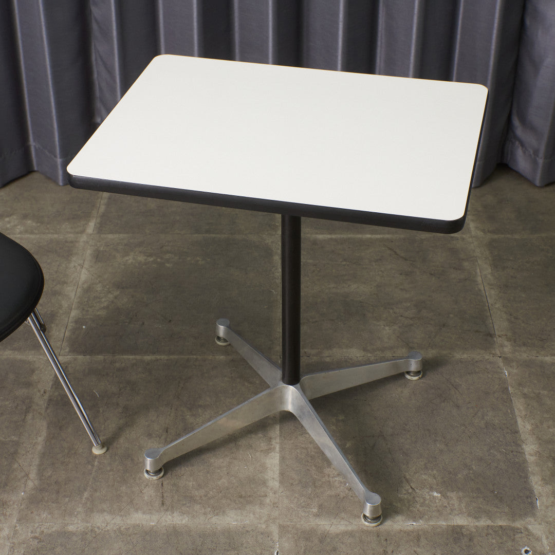 イームズ コントラクトベース テーブル