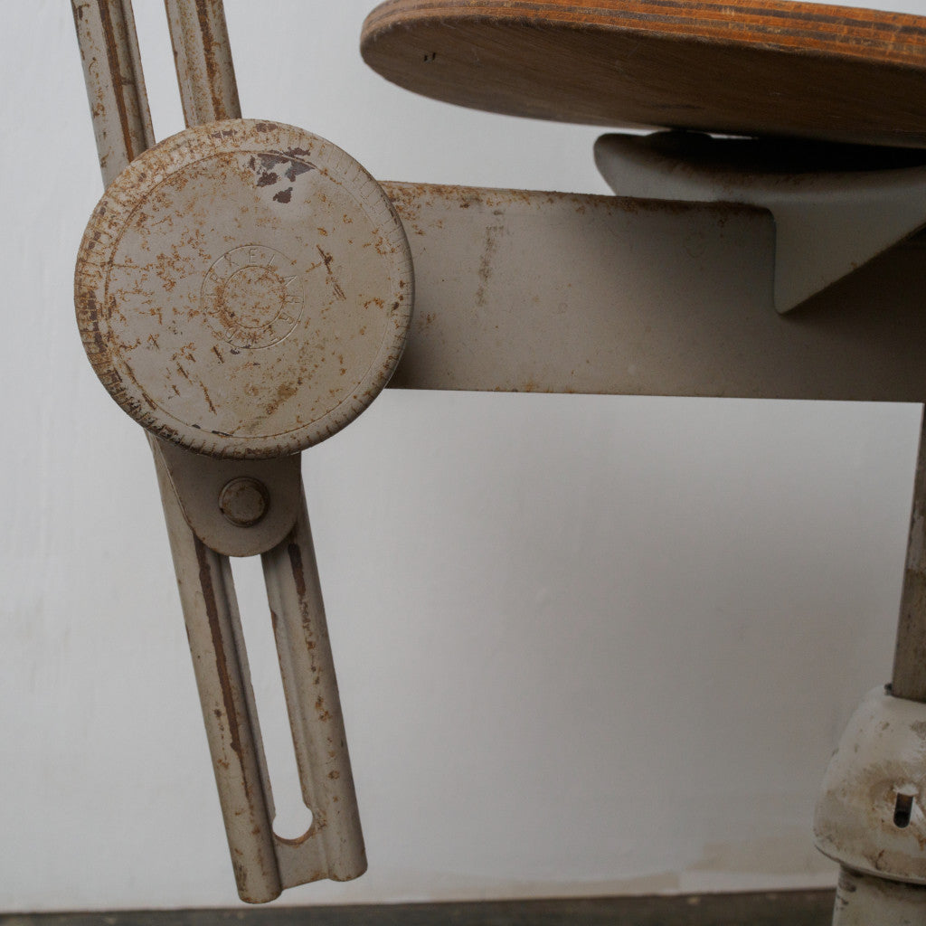 ドラフティングチェア