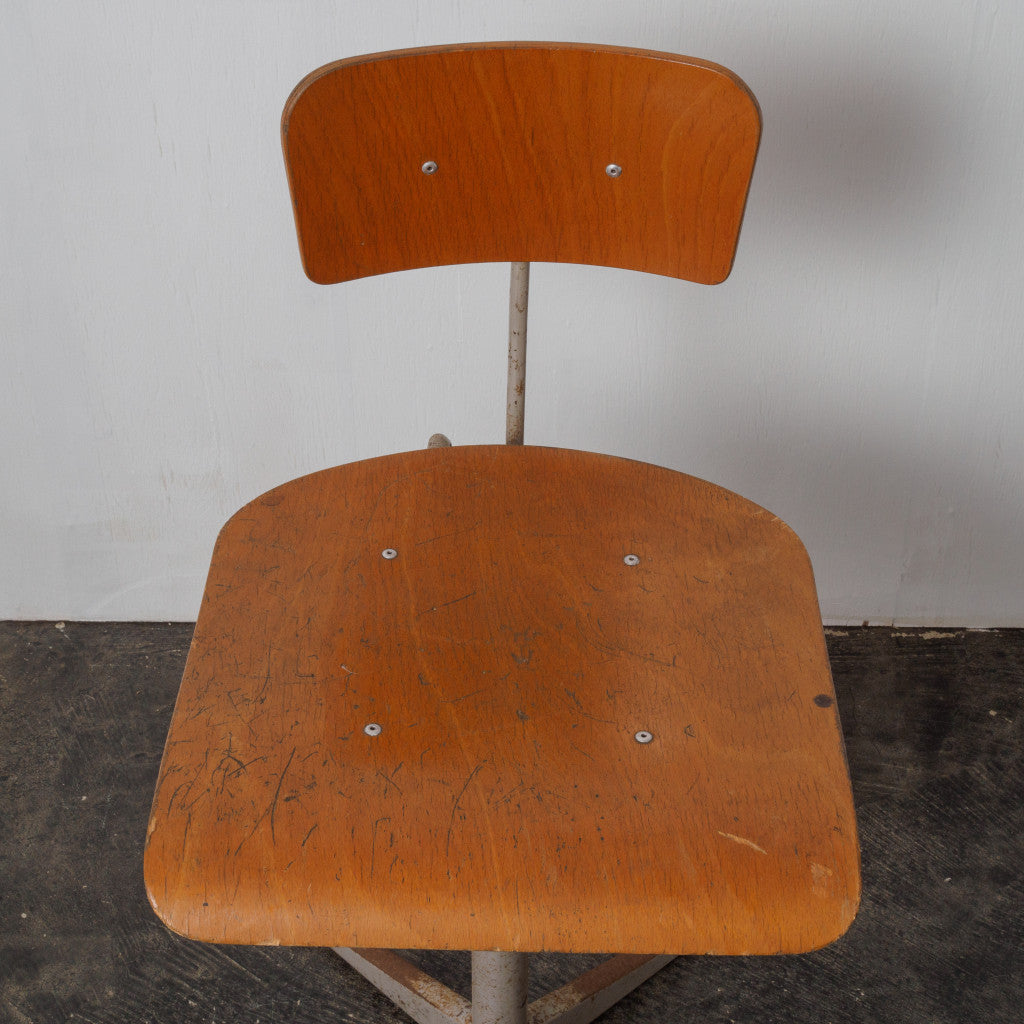 ドラフティングチェア