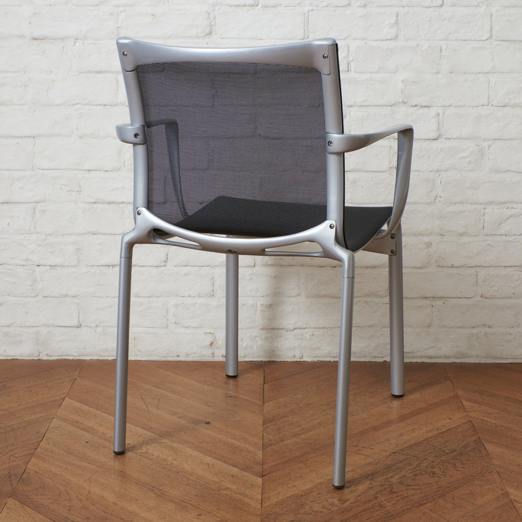 HIGH FRAME スタッキング アームチェア