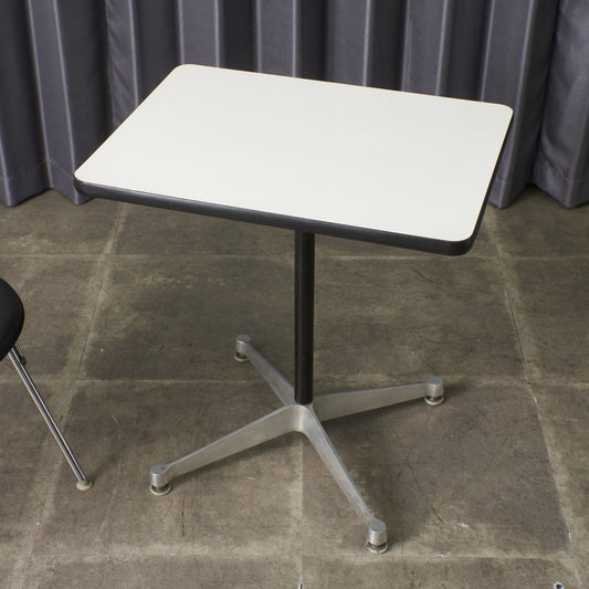 イームズ コントラクトベース テーブル