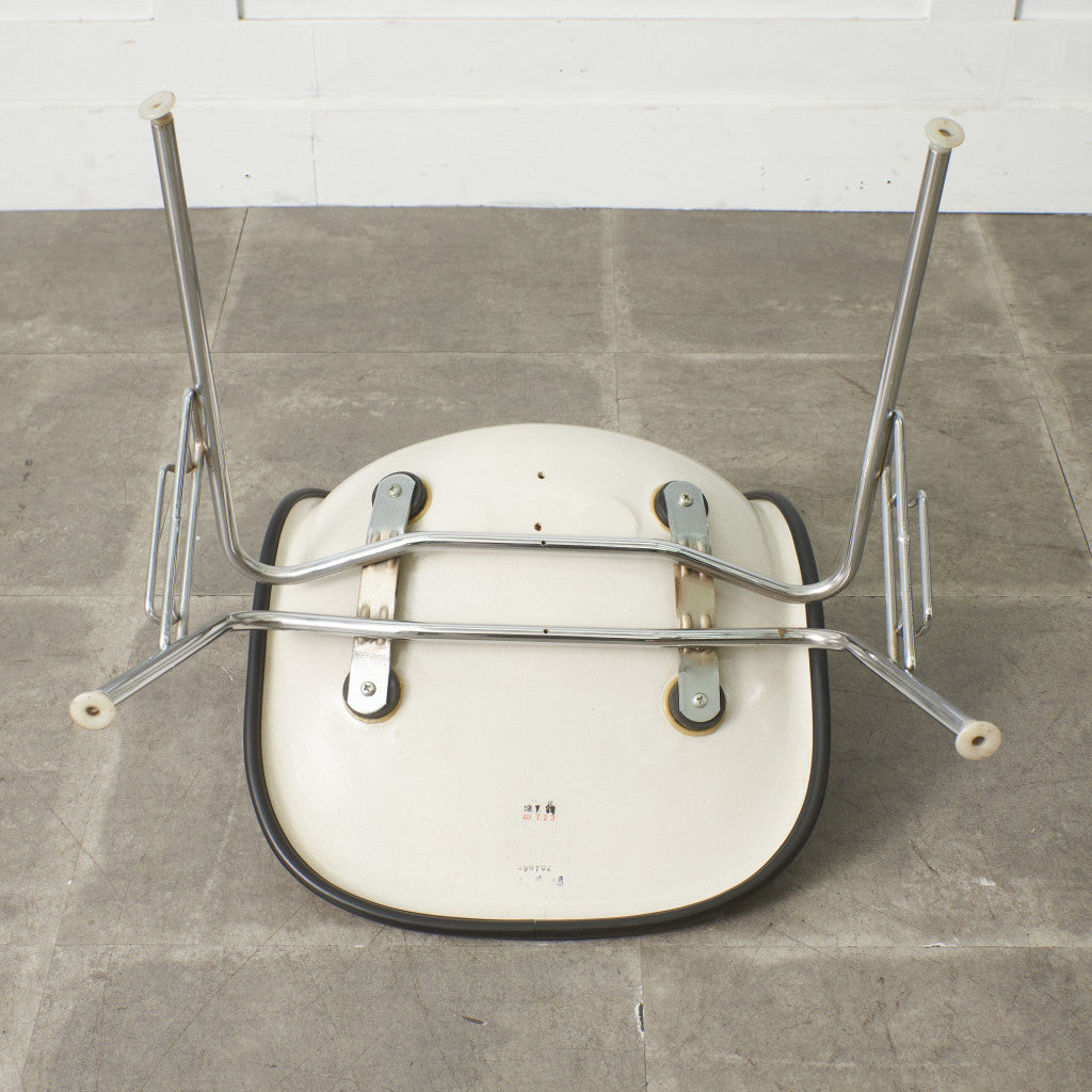 サイドシェルチェア スタッキングベース