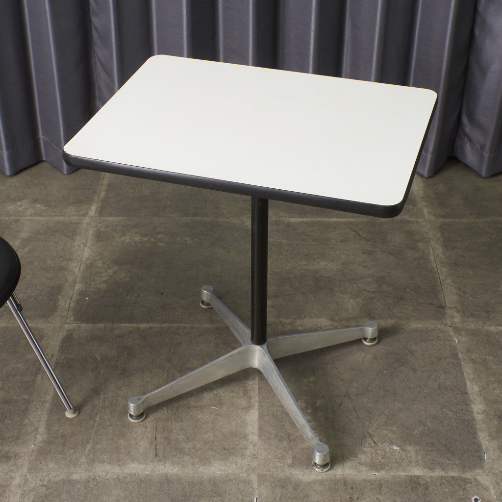 イームズ コントラクトベース テーブル