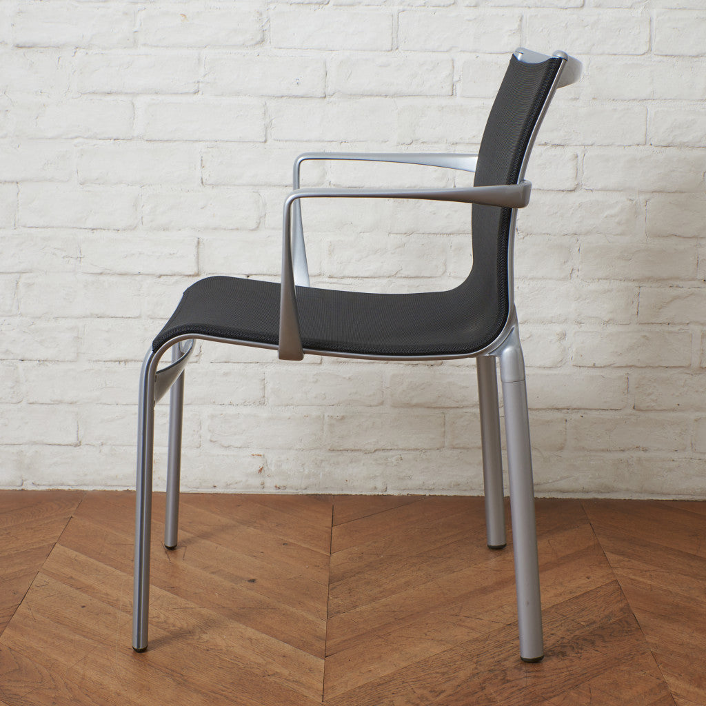 HIGH FRAME スタッキング アームチェア