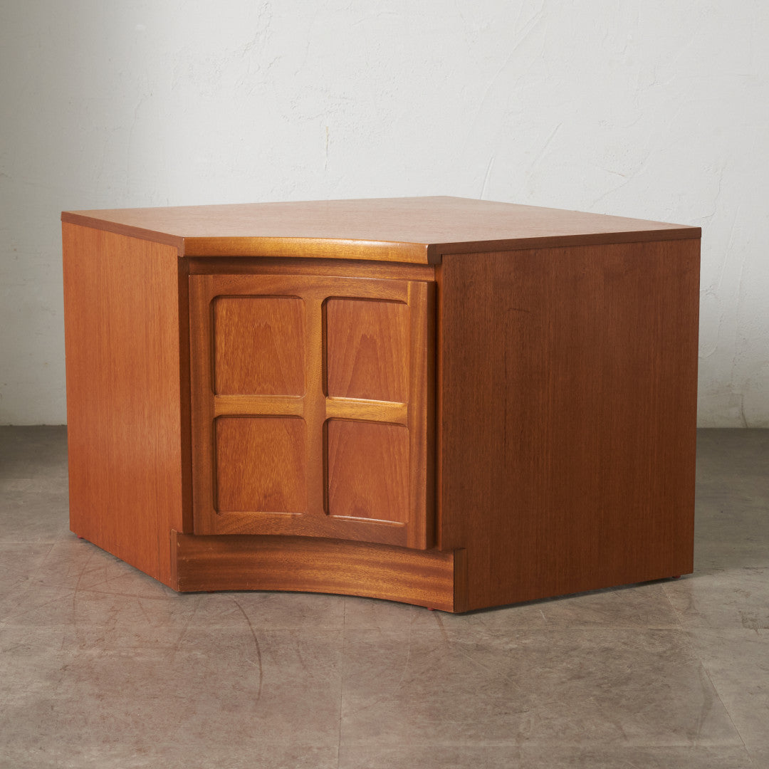 ヴィンテージ 凹型コーナーキャビネット｜ネイサン Nathan – rocca rocca