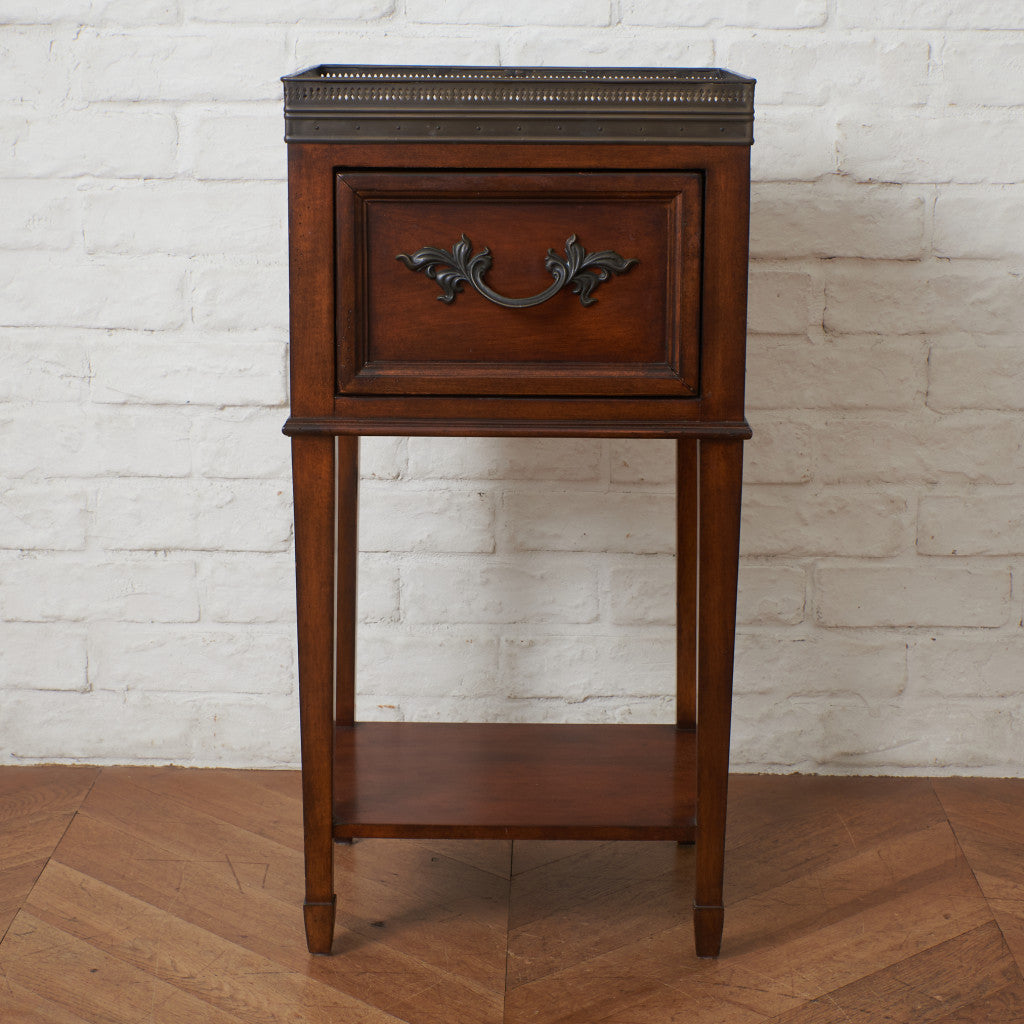 サイドテーブル