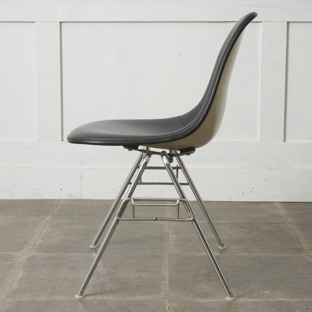 サイドシェルチェア スタッキングベース