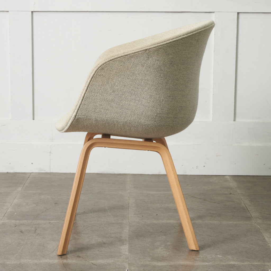 ABOUT A CHAIR アバウト ア チェア