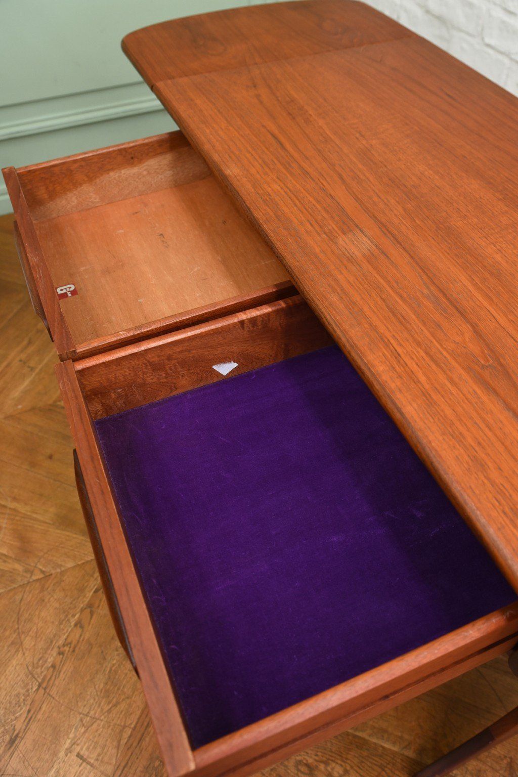 G-PLAN Fresco バタフライサイドデスク (Side/Dressing Table 1987)|ジープラン G-PLAN|ビクター・ブラムウェル・ウィルキンス Victor Bramwell Wilkins