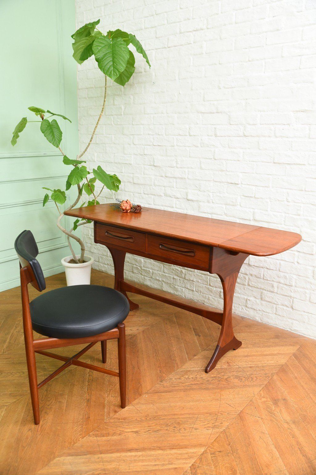 G-PLAN Fresco バタフライサイドデスク (Side/Dressing Table 1987)|ジープラン G-PLAN|ビクター・ブラムウェル・ウィルキンス Victor Bramwell Wilkins