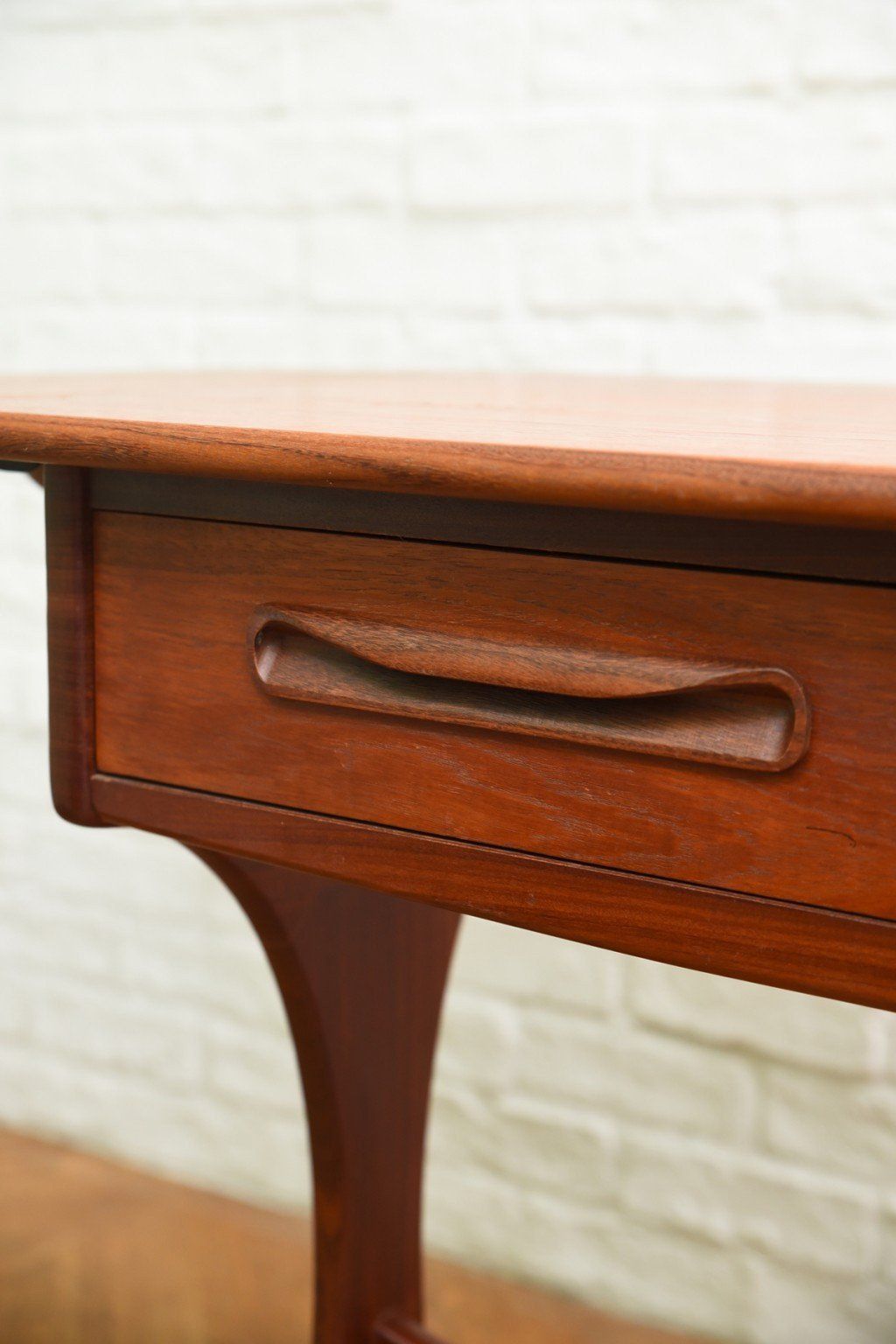 G-PLAN Fresco バタフライサイドデスク (Side/Dressing Table 1987)|ジープラン G-PLAN|ビクター・ブラムウェル・ウィルキンス Victor Bramwell Wilkins