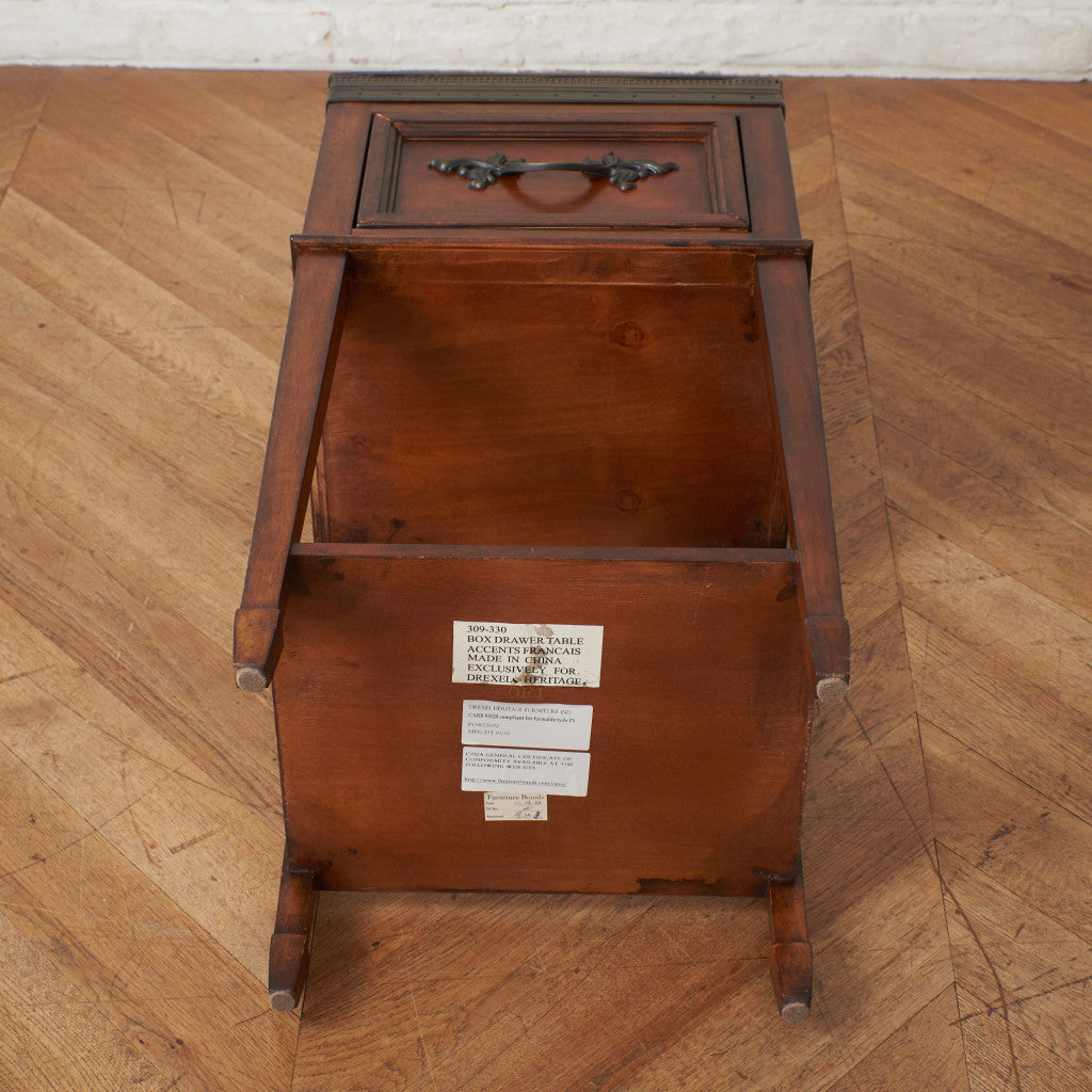 サイドテーブル