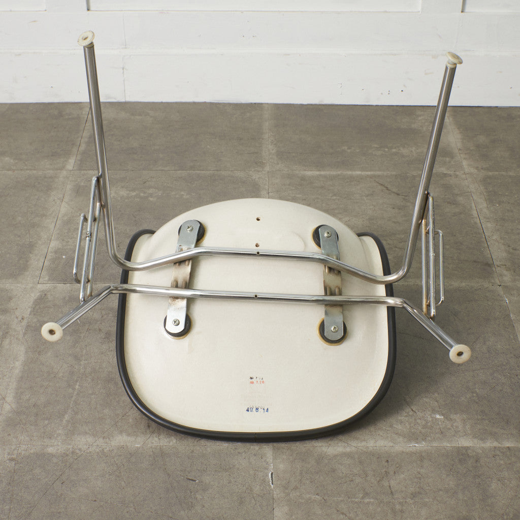 サイドシェルチェア スタッキングベース