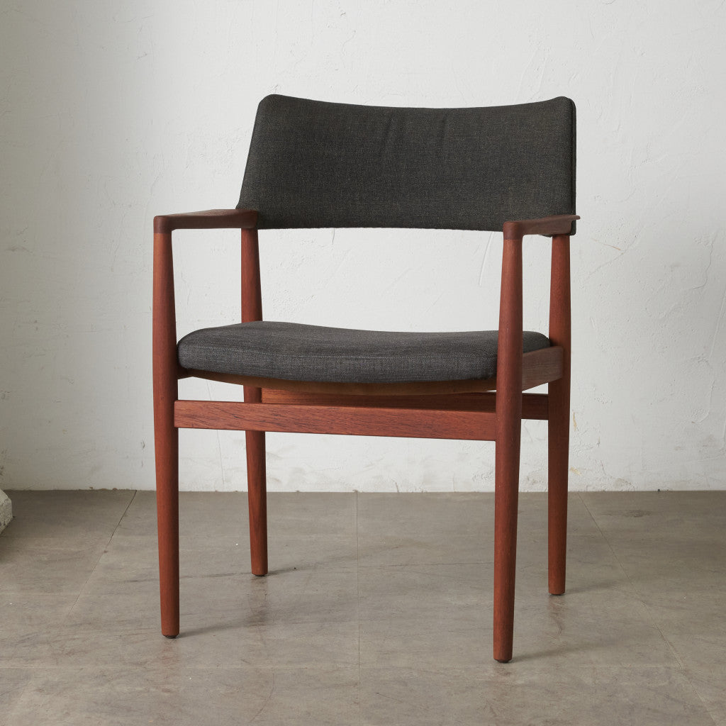デンマークヴィンテージ アームチェア / 張替済｜Soro Stolefabrik