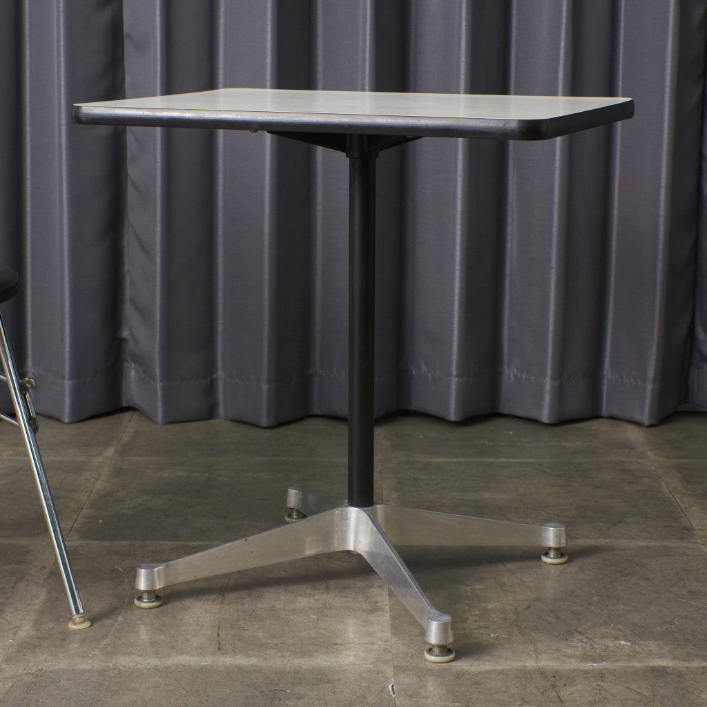 イームズ コントラクトベース テーブル