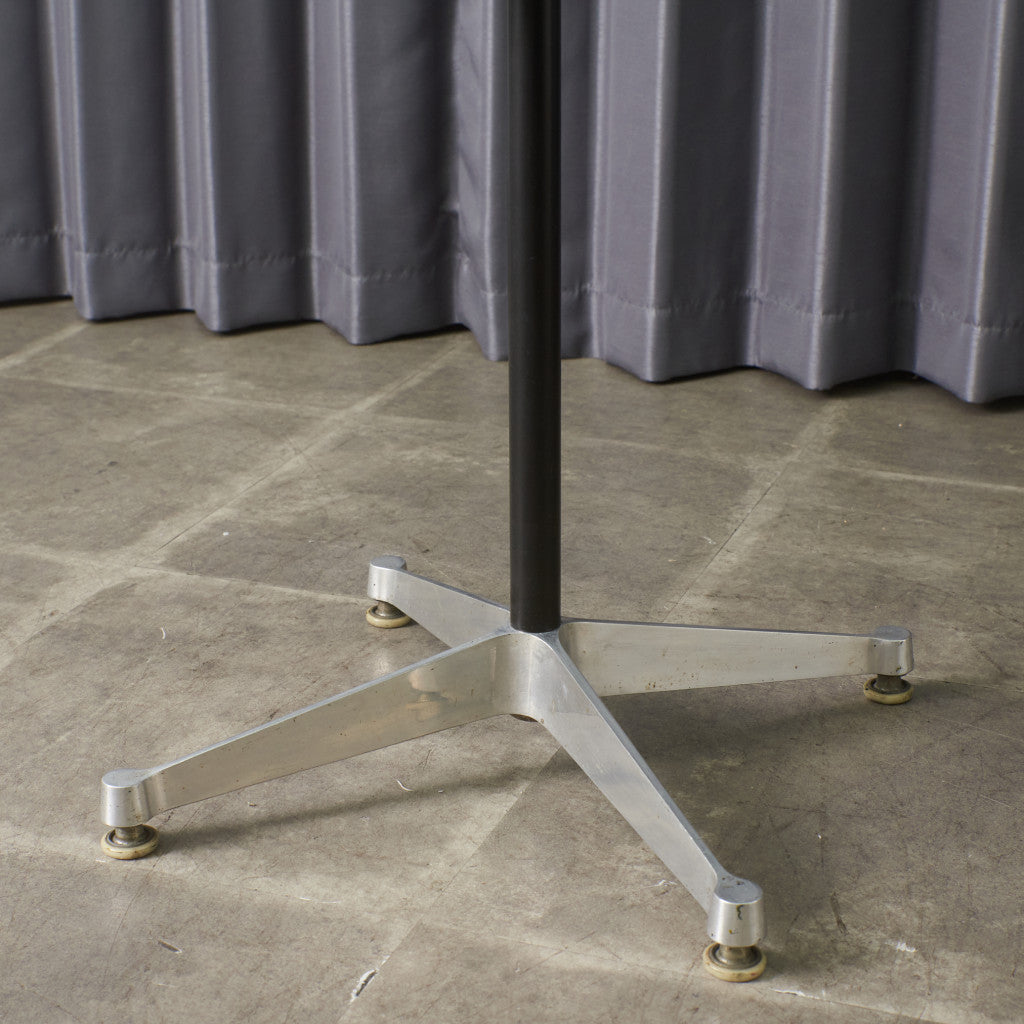 イームズ コントラクトベース テーブル