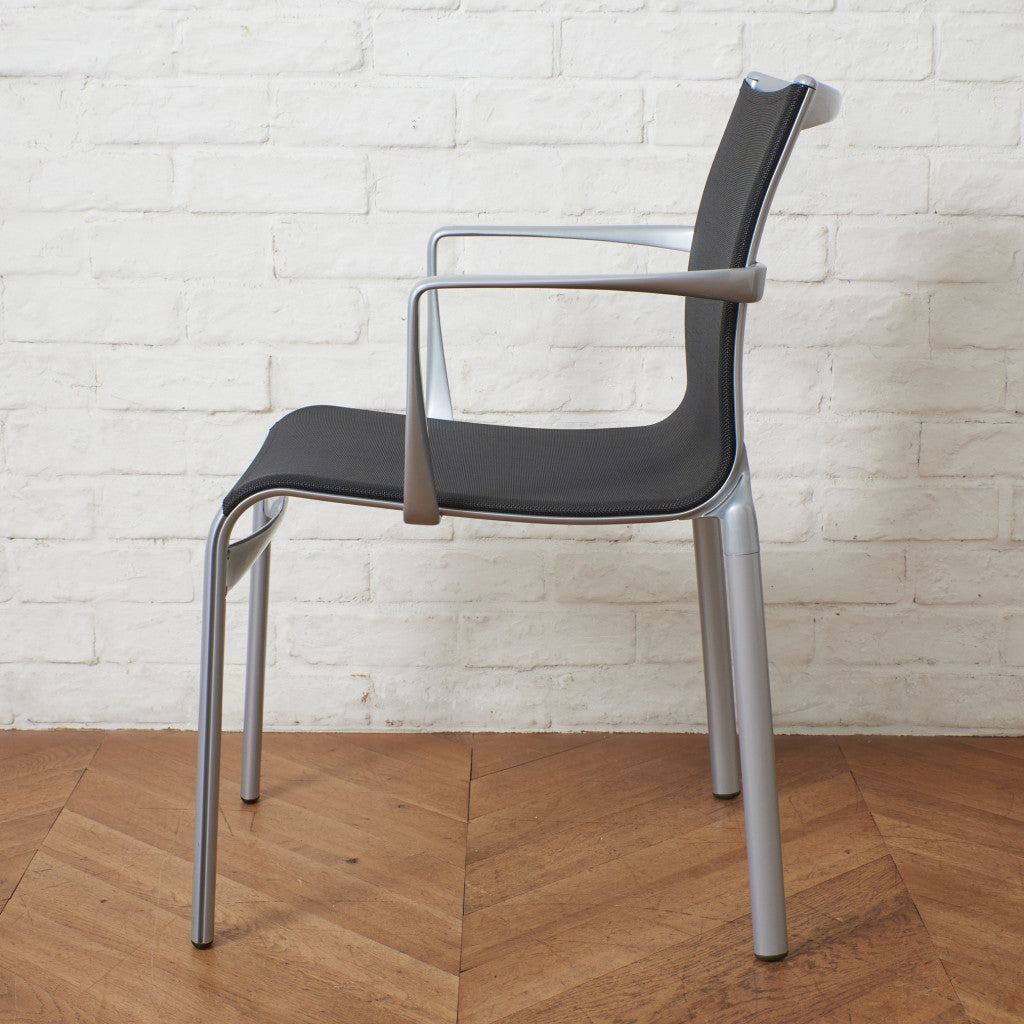 HIGH FRAME スタッキング アームチェア