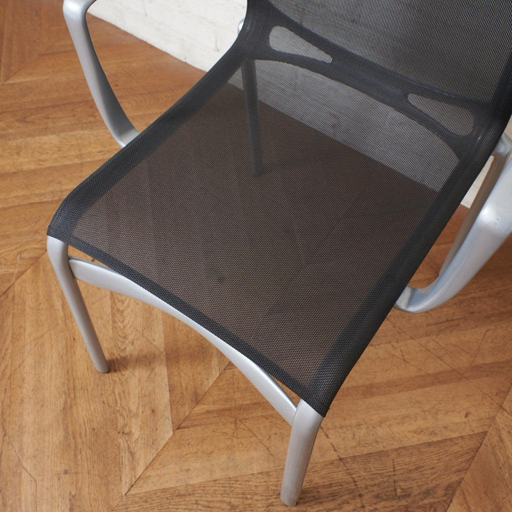 HIGH FRAME スタッキング アームチェア