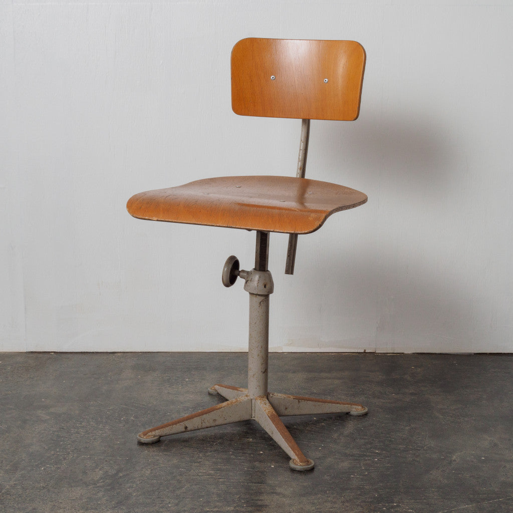 ドラフティングチェア