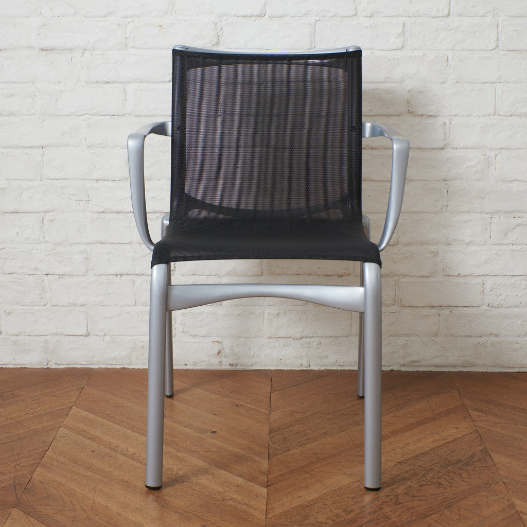 HIGH FRAME スタッキング アームチェア