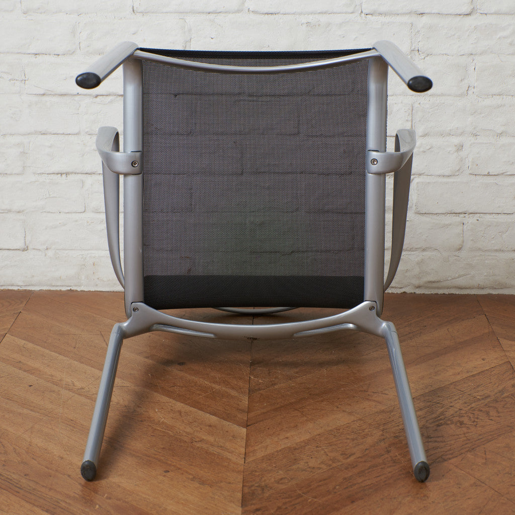 HIGH FRAME スタッキング アームチェア