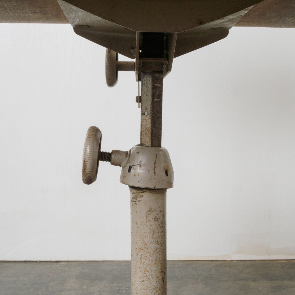 ドラフティングチェア