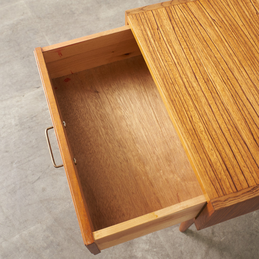 英国ヴィンテージ ベッドサイドキャビネット