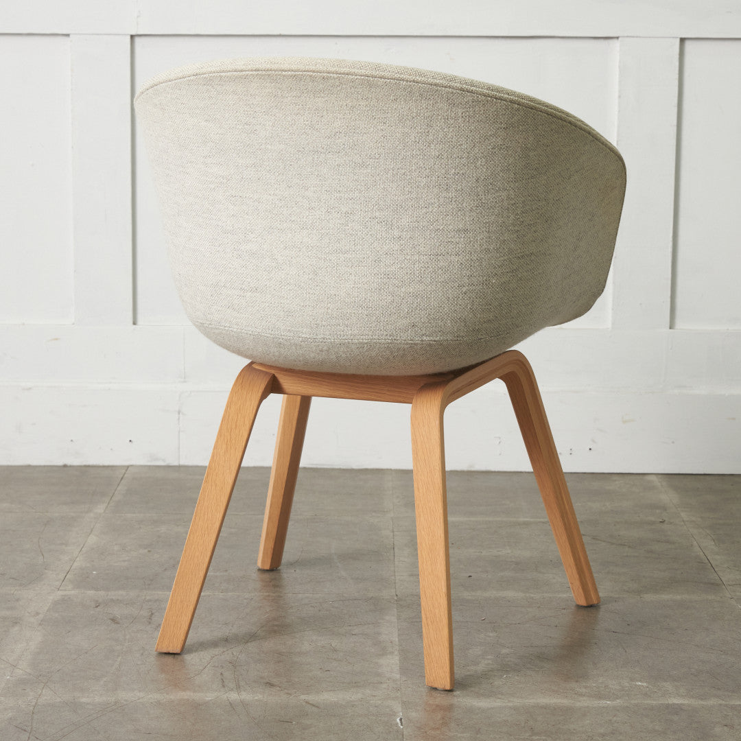ABOUT A CHAIR アバウト ア チェア