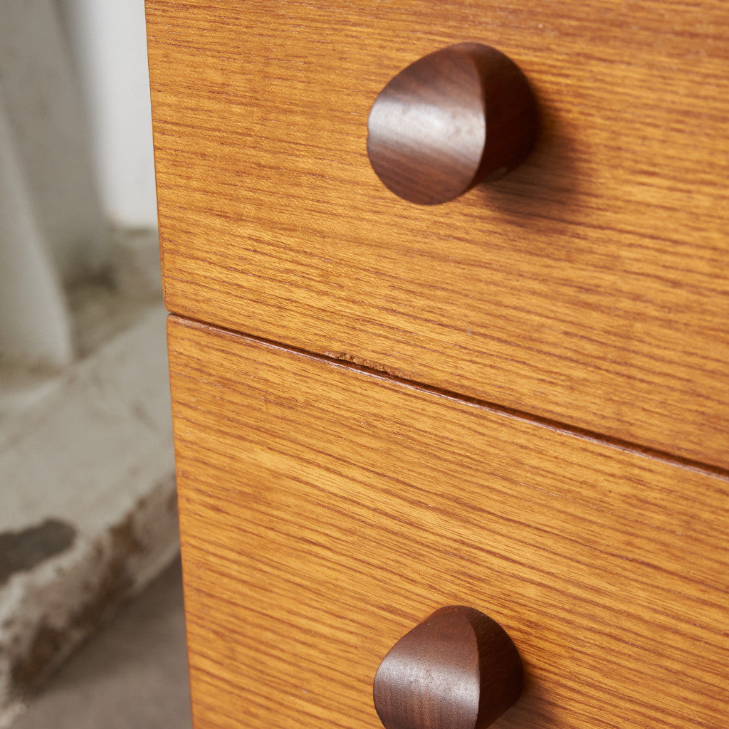 英国ヴィンテージ 4段チェスト