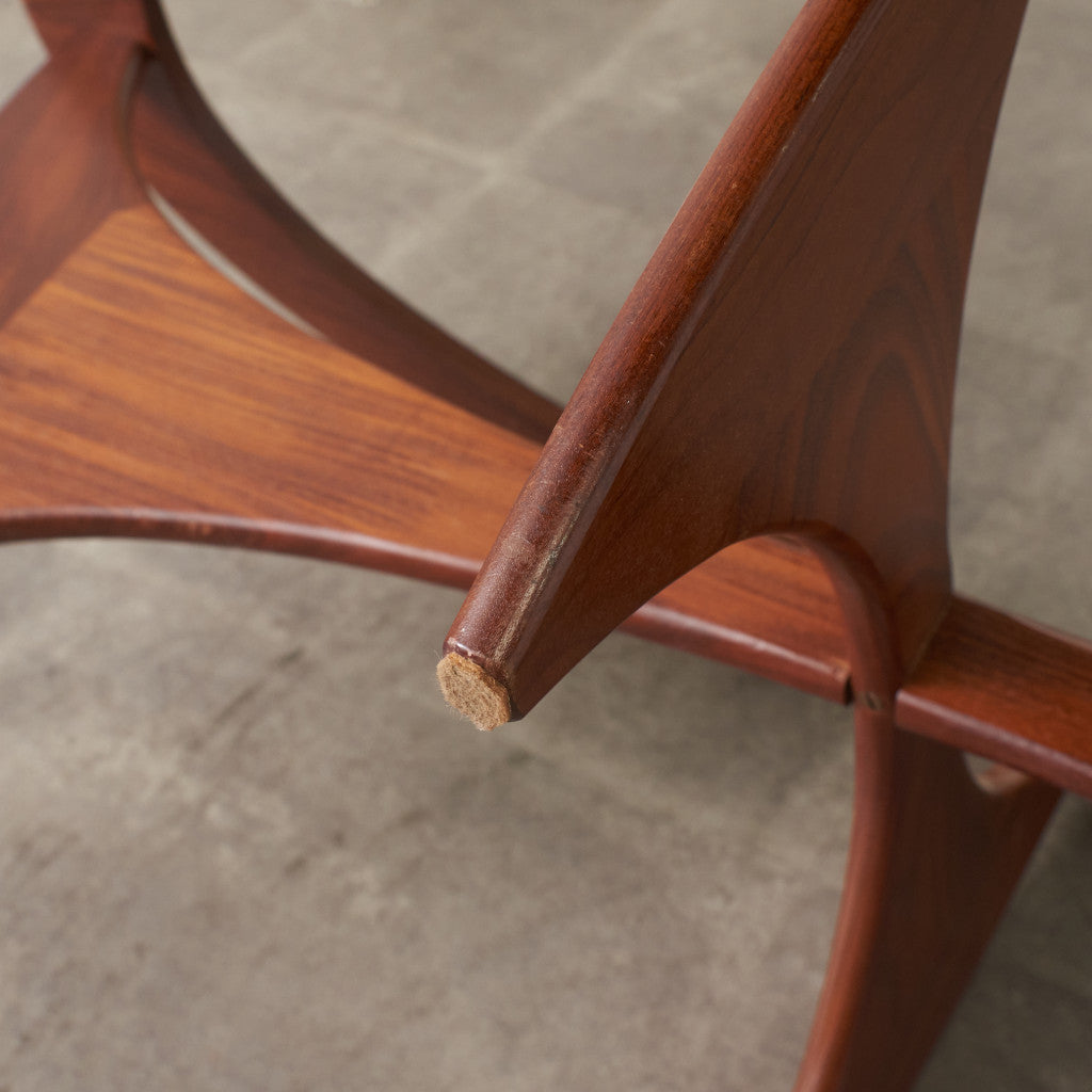 astro オーバルコーヒーテーブル