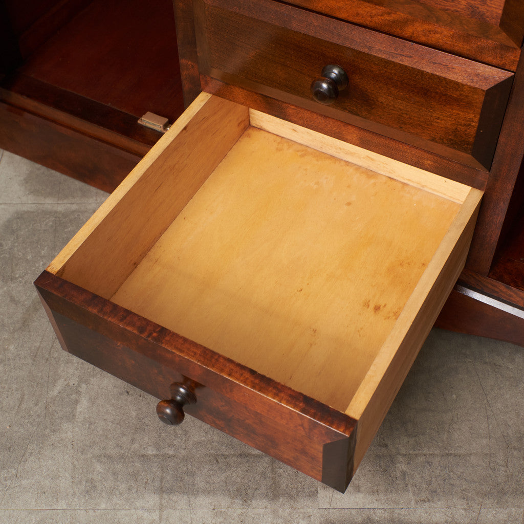 ガラスキャビネット