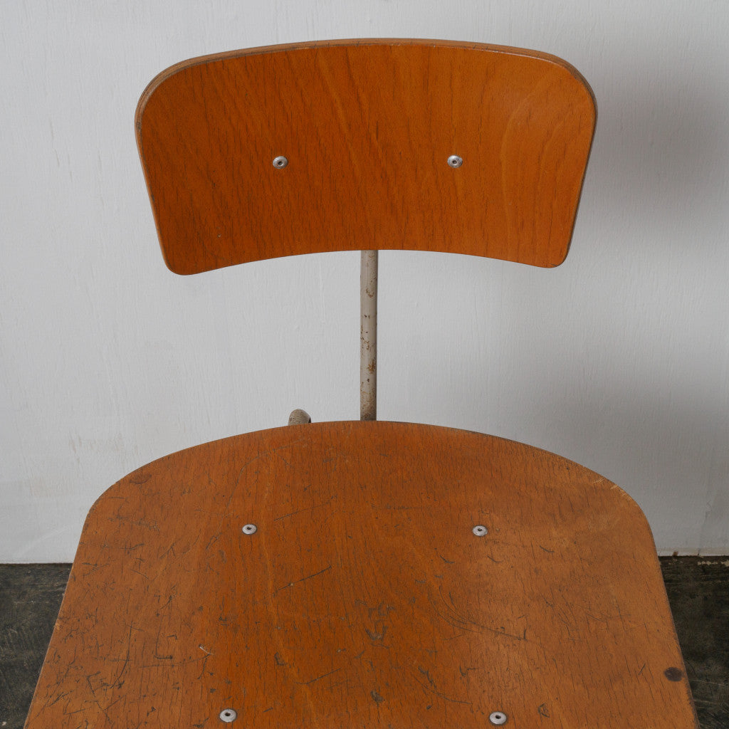 ドラフティングチェア