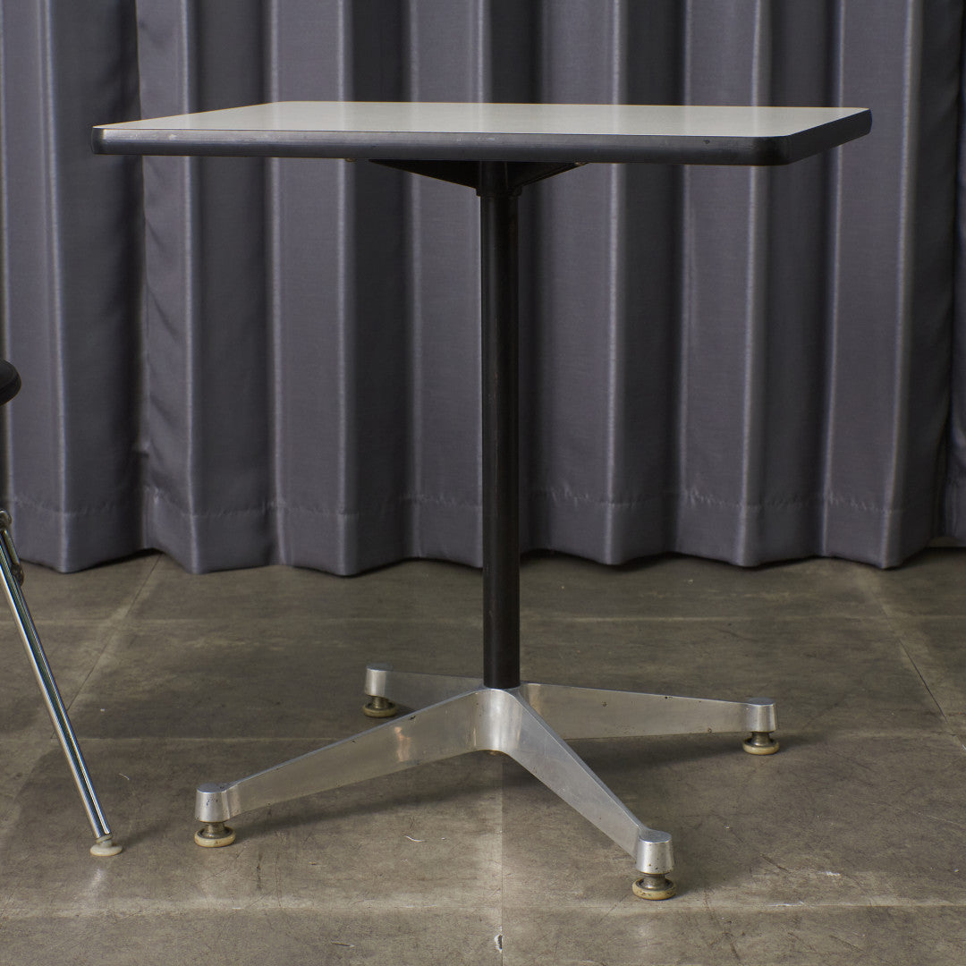 イームズ コントラクトベース テーブル