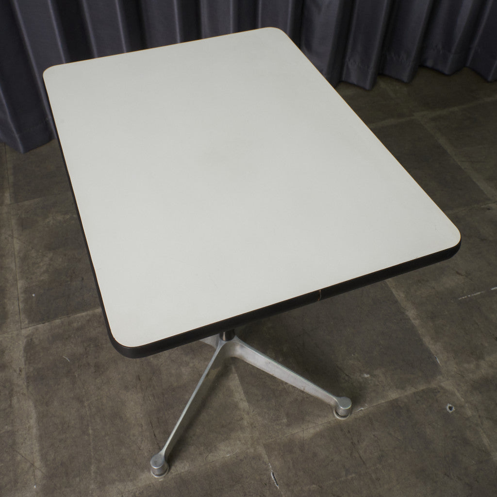 イームズ コントラクトベース テーブル