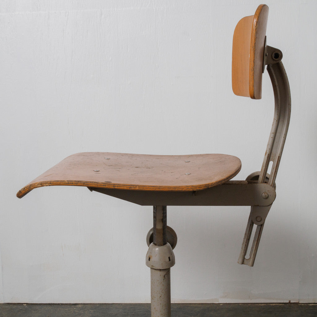 ドラフティングチェア