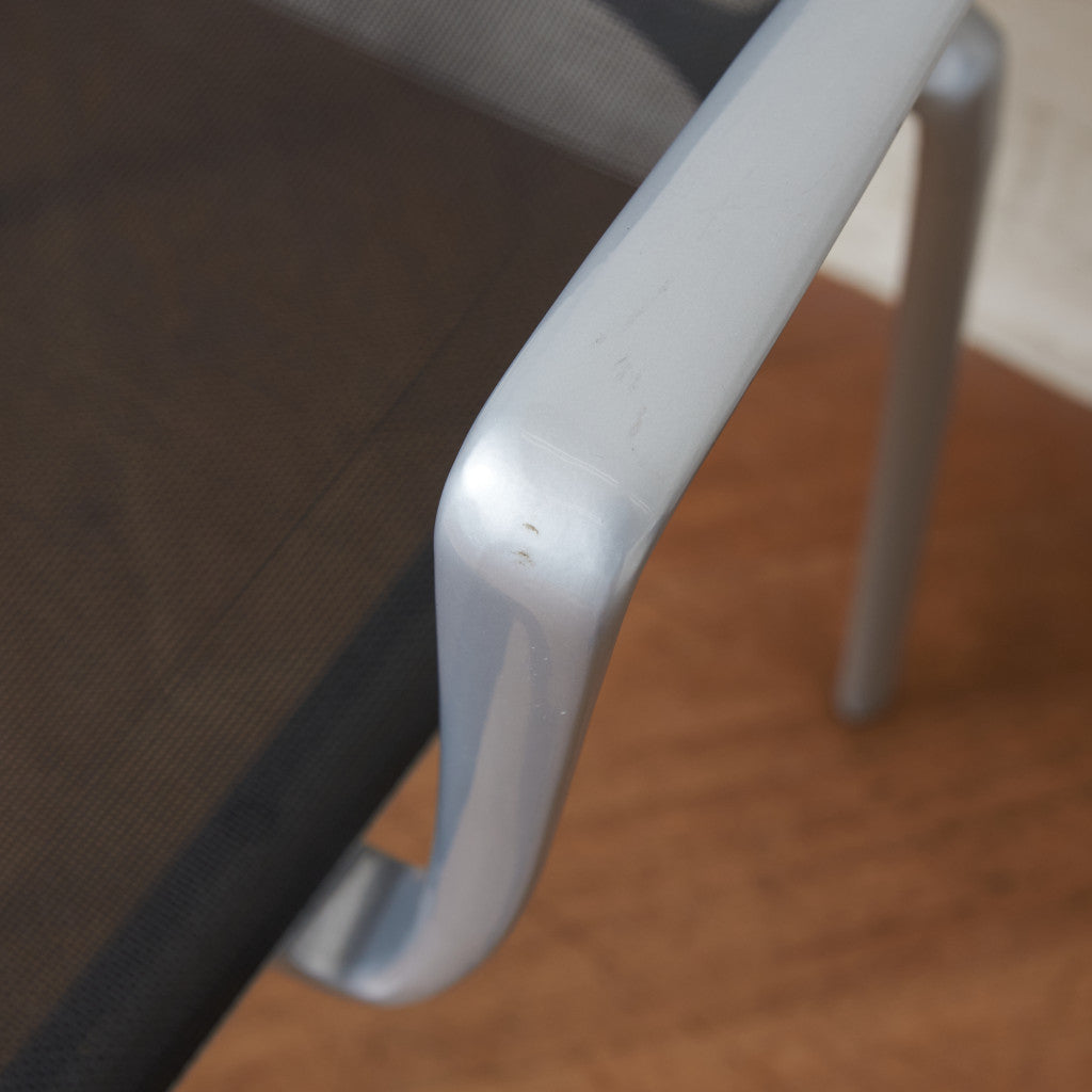 HIGH FRAME スタッキング アームチェア