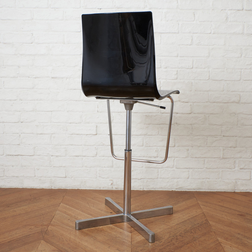 WOK 535 カウンターチェア