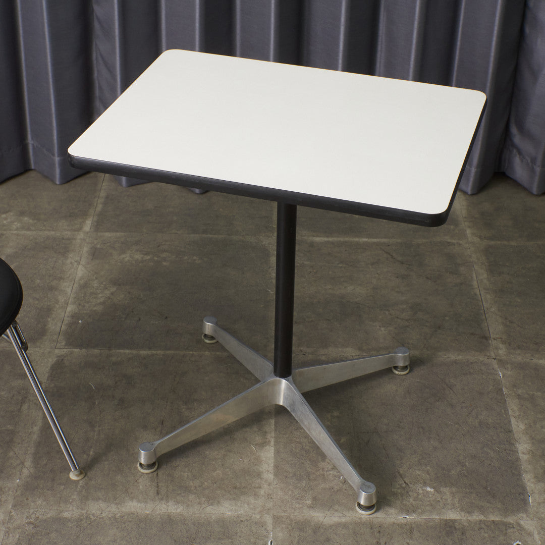 イームズ コントラクトベース テーブル