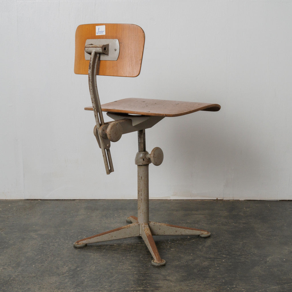 ドラフティングチェア