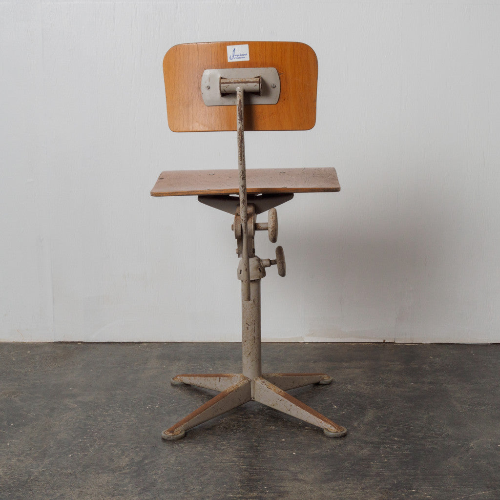 ドラフティングチェア